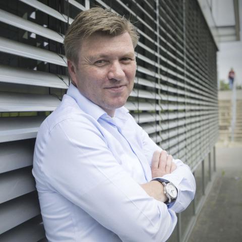 Dr. Aart A. van Apeldoorn